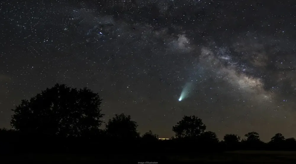 1202146-la-comete-lemmon-visible-dans-le-ciel-a-l-oeil-nu-quand-et-comment-l-observer